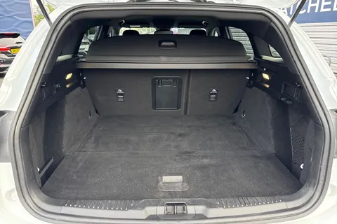 YJ74OEE Ford Focus 1.0T EcoBoost MHEV ST-Line X DCT Euro 6 (s/s) 5dr Thumbnail #8