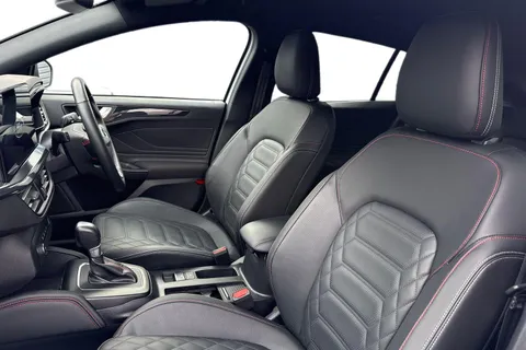 YJ74OEE Ford Focus 1.0T EcoBoost MHEV ST-Line X DCT Euro 6 (s/s) 5dr Thumbnail #17