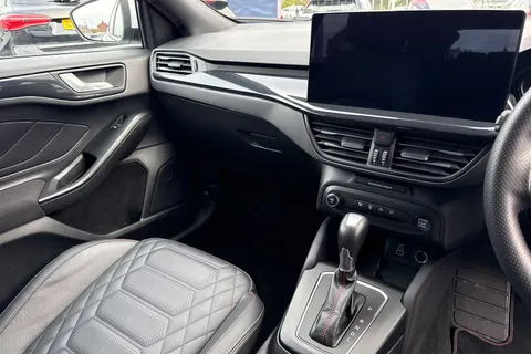 YJ74OEE Ford Focus 1.0T EcoBoost MHEV ST-Line X DCT Euro 6 (s/s) 5dr Thumbnail #21