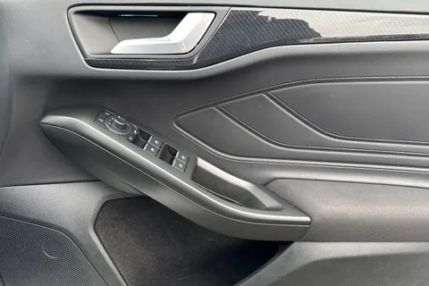 YJ74OEE Ford Focus 1.0T EcoBoost MHEV ST-Line X DCT Euro 6 (s/s) 5dr Thumbnail #22