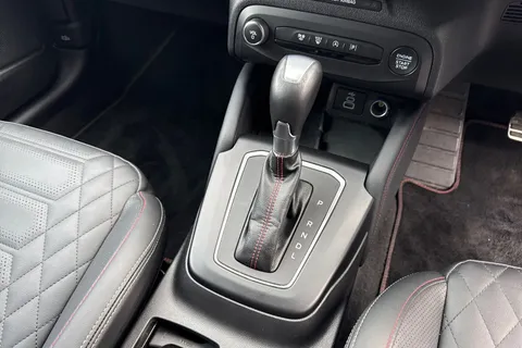 YJ74OEE Ford Focus 1.0T EcoBoost MHEV ST-Line X DCT Euro 6 (s/s) 5dr Thumbnail #24