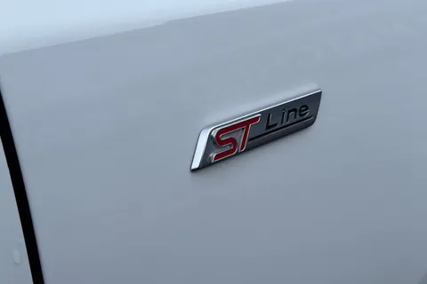 YJ74OEE Ford Focus 1.0T EcoBoost MHEV ST-Line X DCT Euro 6 (s/s) 5dr Thumbnail #30