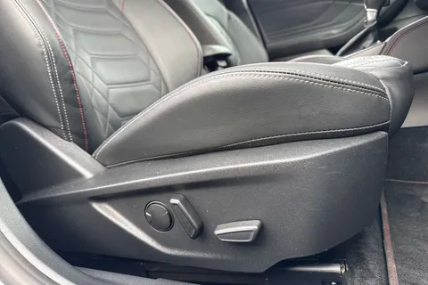 YJ74OEE Ford Focus 1.0T EcoBoost MHEV ST-Line X DCT Euro 6 (s/s) 5dr Thumbnail #32