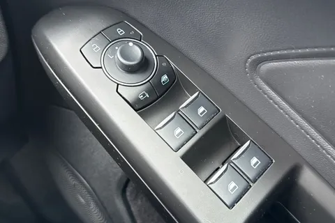 YJ74OEE Ford Focus 1.0T EcoBoost MHEV ST-Line X DCT Euro 6 (s/s) 5dr Thumbnail #45