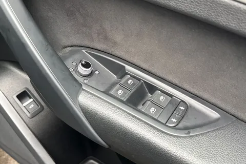 PX21OZN Audi Q5 2.0 TDI 40 S line S Tronic quattro Euro 6 (s/s) 5dr Thumbnail #43