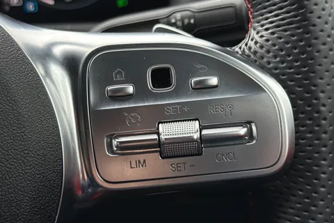 LV71WYW Mercedes-Benz Cla Class 1.3 CLA180 AMG Line (Premium Plus 2) Coupe 7G-DCT Euro 6 (s/s) 4dr Thumbnail #41