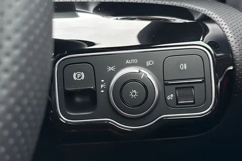 LV71WYW Mercedes-Benz Cla Class 1.3 CLA180 AMG Line (Premium Plus 2) Coupe 7G-DCT Euro 6 (s/s) 4dr Thumbnail #42