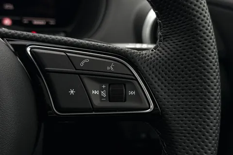  Audi SQ2 2.0 TFSI Black Edition S Tronic quattro Euro 6 (s/s) 5dr Thumbnail #36