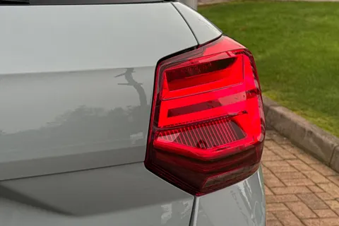  Audi SQ2 2.0 TFSI Black Edition S Tronic quattro Euro 6 (s/s) 5dr Thumbnail #47