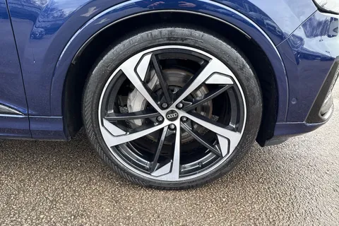 12 of 57 for Audi Q7 Black Edition 55 TFSI quattro 340 PS tiptronic