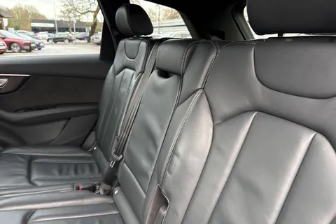 19 of 57 for Audi Q7 Black Edition 55 TFSI quattro 340 PS tiptronic