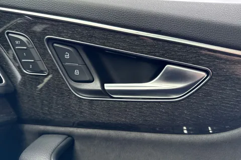 21 of 57 for Audi Q7 Black Edition 55 TFSI quattro 340 PS tiptronic