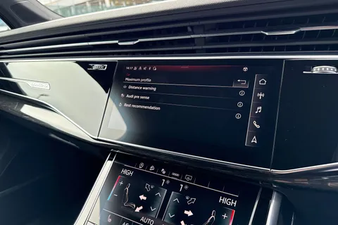 46 of 57 for Audi Q7 Black Edition 55 TFSI quattro 340 PS tiptronic