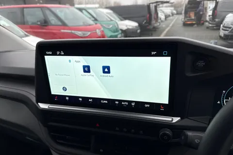 CX75VSY Volkswagen Transporter 2.0 TDI T32 Commerce Pro Auto FWD SWB Euro 6 (s/s) 5dr Thumbnail #16