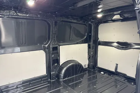 CX75VSY Volkswagen Transporter 2.0 TDI T32 Commerce Pro Auto FWD SWB Euro 6 (s/s) 5dr Thumbnail #18