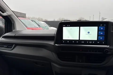 CX75VSY Volkswagen Transporter 2.0 TDI T32 Commerce Pro Auto FWD SWB Euro 6 (s/s) 5dr Thumbnail #19