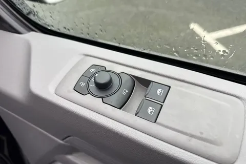CX75VSY Volkswagen Transporter 2.0 TDI T32 Commerce Pro Auto FWD SWB Euro 6 (s/s) 5dr Thumbnail #20