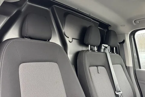 CX75VSY Volkswagen Transporter 2.0 TDI T32 Commerce Pro Auto FWD SWB Euro 6 (s/s) 5dr Thumbnail #23