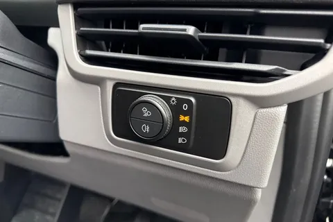 CX75VSY Volkswagen Transporter 2.0 TDI T32 Commerce Pro Auto FWD SWB Euro 6 (s/s) 5dr Thumbnail #27