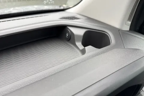 CX75VSY Volkswagen Transporter 2.0 TDI T32 Commerce Pro Auto FWD SWB Euro 6 (s/s) 5dr Thumbnail #30