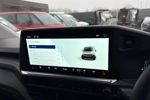 CX75VSY Volkswagen Transporter 2.0 TDI T32 Commerce Pro Auto FWD SWB Euro 6 (s/s) 5dr Thumbnail #35