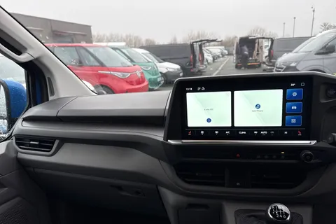 CX75KHH Volkswagen Transporter 2.0 TDI T32 Commerce Pro Kombi Double Cab 5dr Diesel Manual SWB Euro 6 (s/s) (150 ps) Thumbnail #19