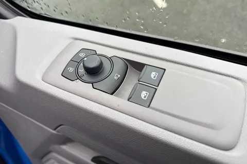 CX75KHH Volkswagen Transporter 2.0 TDI T32 Commerce Pro Kombi Double Cab 5dr Diesel Manual SWB Euro 6 (s/s) (150 ps) Thumbnail #20