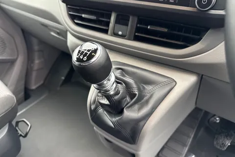 CX75KHH Volkswagen Transporter 2.0 TDI T32 Commerce Pro Kombi Double Cab 5dr Diesel Manual SWB Euro 6 (s/s) (150 ps) Thumbnail #22