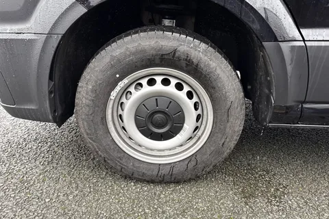 CX75JXR Volkswagen Crafter 2.0 TDI CR35 Commerce Plus FWD LWB High Roof Euro 6 (s/s) 5dr Thumbnail #9