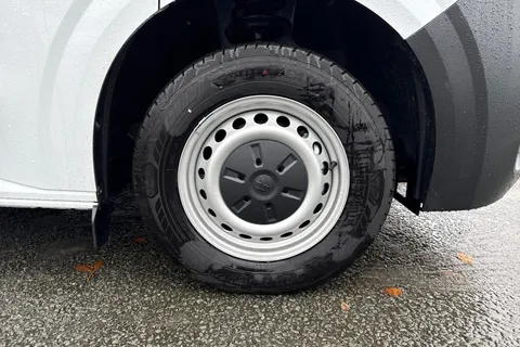 CX75KGO Volkswagen Transporter 2.0 TDI T28 Commerce FWD SWB Euro 6 (s/s) 5dr Thumbnail #12