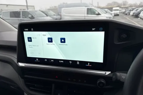 CX75KGO Volkswagen Transporter 2.0 TDI T28 Commerce FWD SWB Euro 6 (s/s) 5dr Thumbnail #16