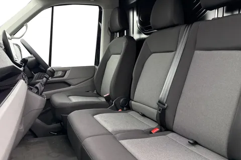 CX75JXR Volkswagen Crafter 2.0 TDI CR35 Commerce Plus FWD LWB High Roof Euro 6 (s/s) 5dr Thumbnail #15