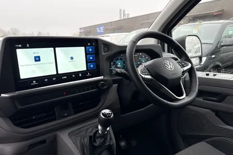 CX75KGO Volkswagen Transporter 2.0 TDI T28 Commerce FWD SWB Euro 6 (s/s) 5dr Thumbnail #17