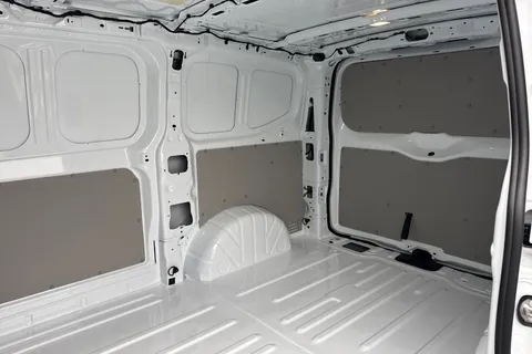 CX75KGO Volkswagen Transporter 2.0 TDI T28 Commerce FWD SWB Euro 6 (s/s) 5dr Thumbnail #18