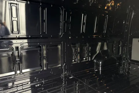 CX75JXR Volkswagen Crafter 2.0 TDI CR35 Commerce Plus FWD LWB High Roof Euro 6 (s/s) 5dr Thumbnail #18