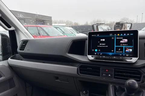 CX75JXR Volkswagen Crafter 2.0 TDI CR35 Commerce Plus FWD LWB High Roof Euro 6 (s/s) 5dr Thumbnail #19