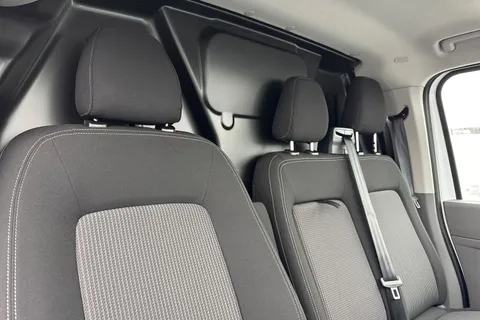 CX75KGO Volkswagen Transporter 2.0 TDI T28 Commerce FWD SWB Euro 6 (s/s) 5dr Thumbnail #23