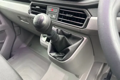 CX75JXR Volkswagen Crafter 2.0 TDI CR35 Commerce Plus FWD LWB High Roof Euro 6 (s/s) 5dr Thumbnail #22