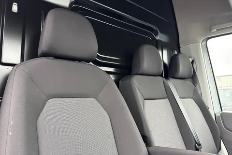 CX75JYB Volkswagen Crafter 2.0 TDI CR35 Commerce Plus Auto FWD MWB High Roof Euro 6 (s/s) 5dr Thumbnail #24