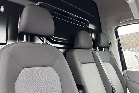 CX75JXR Volkswagen Crafter 2.0 TDI CR35 Commerce Plus FWD LWB High Roof Euro 6 (s/s) 5dr Thumbnail #23