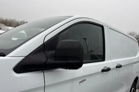 CX75KGO Volkswagen Transporter 2.0 TDI T28 Commerce FWD SWB Euro 6 (s/s) 5dr Thumbnail #25