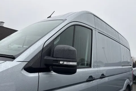 CX75JYB Volkswagen Crafter 2.0 TDI CR35 Commerce Plus Auto FWD MWB High Roof Euro 6 (s/s) 5dr Thumbnail #26