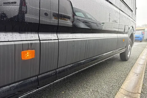 CX75JXR Volkswagen Crafter 2.0 TDI CR35 Commerce Plus FWD LWB High Roof Euro 6 (s/s) 5dr Thumbnail #26