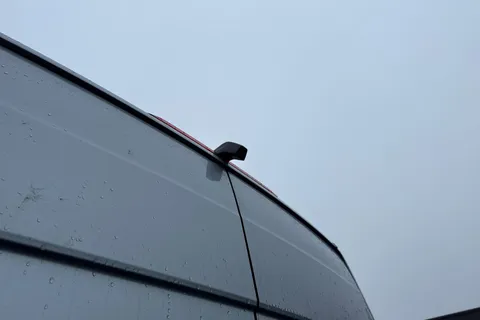 CX75JYB Volkswagen Crafter 2.0 TDI CR35 Commerce Plus Auto FWD MWB High Roof Euro 6 (s/s) 5dr Thumbnail #28