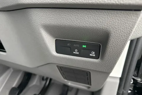 CX75JXR Volkswagen Crafter 2.0 TDI CR35 Commerce Plus FWD LWB High Roof Euro 6 (s/s) 5dr Thumbnail #27