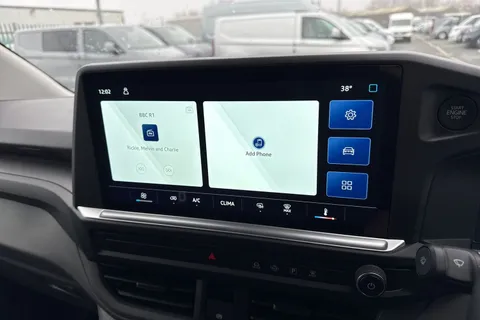 CX75KGO Volkswagen Transporter 2.0 TDI T28 Commerce FWD SWB Euro 6 (s/s) 5dr Thumbnail #29