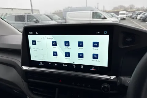 CX75KGO Volkswagen Transporter 2.0 TDI T28 Commerce FWD SWB Euro 6 (s/s) 5dr Thumbnail #30