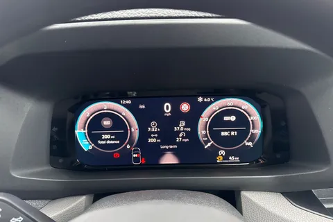 CX75JXR Volkswagen Crafter 2.0 TDI CR35 Commerce Plus FWD LWB High Roof Euro 6 (s/s) 5dr Thumbnail #29