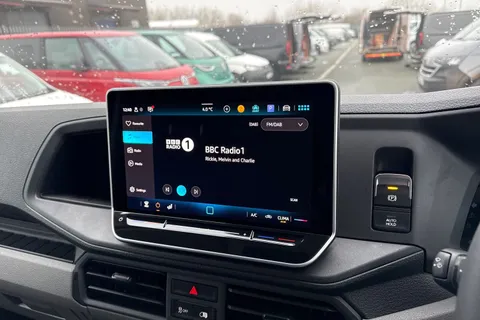 CX75JXR Volkswagen Crafter 2.0 TDI CR35 Commerce Plus FWD LWB High Roof Euro 6 (s/s) 5dr Thumbnail #33