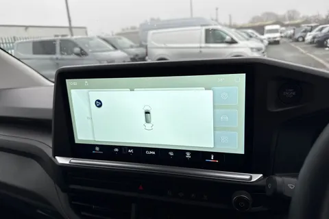 CX75KGO Volkswagen Transporter 2.0 TDI T28 Commerce FWD SWB Euro 6 (s/s) 5dr Thumbnail #35